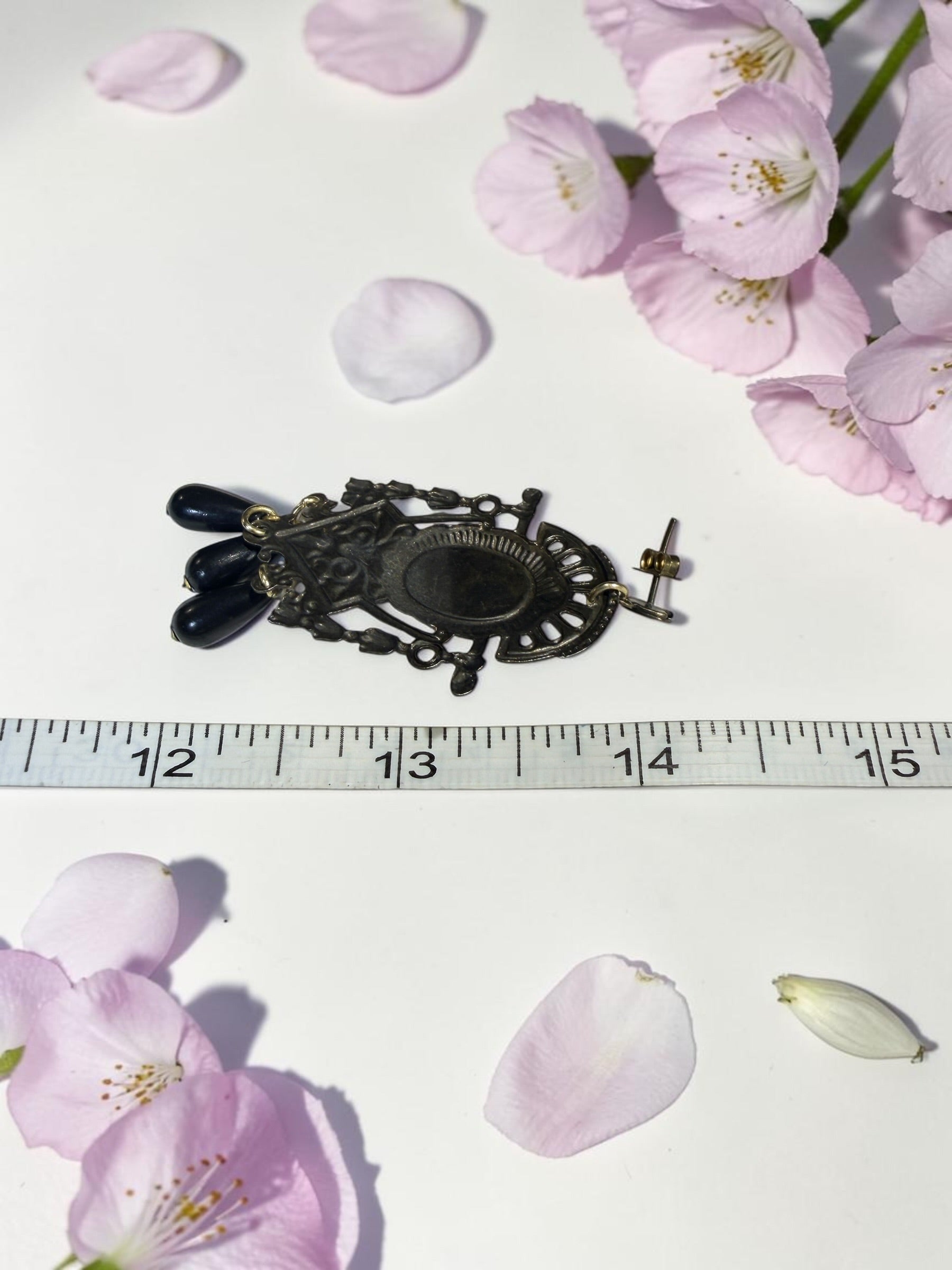 BLACK CABOCHON EARRINGS