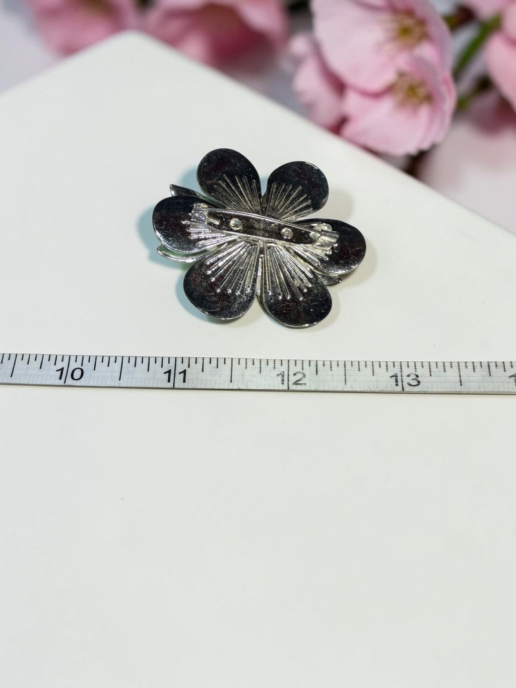 SEAFOAM GREEN VINTAGE BROOCH