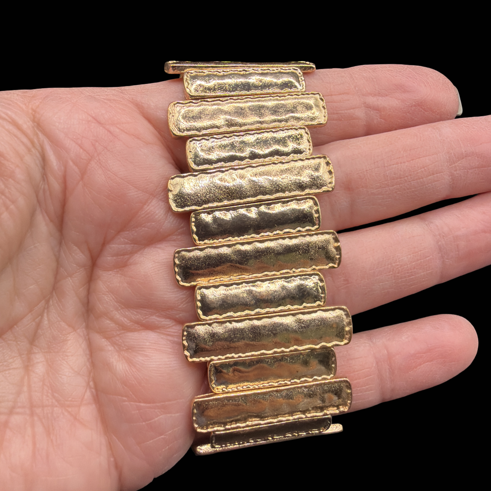 GOLDTONE STRETCH BRACELET