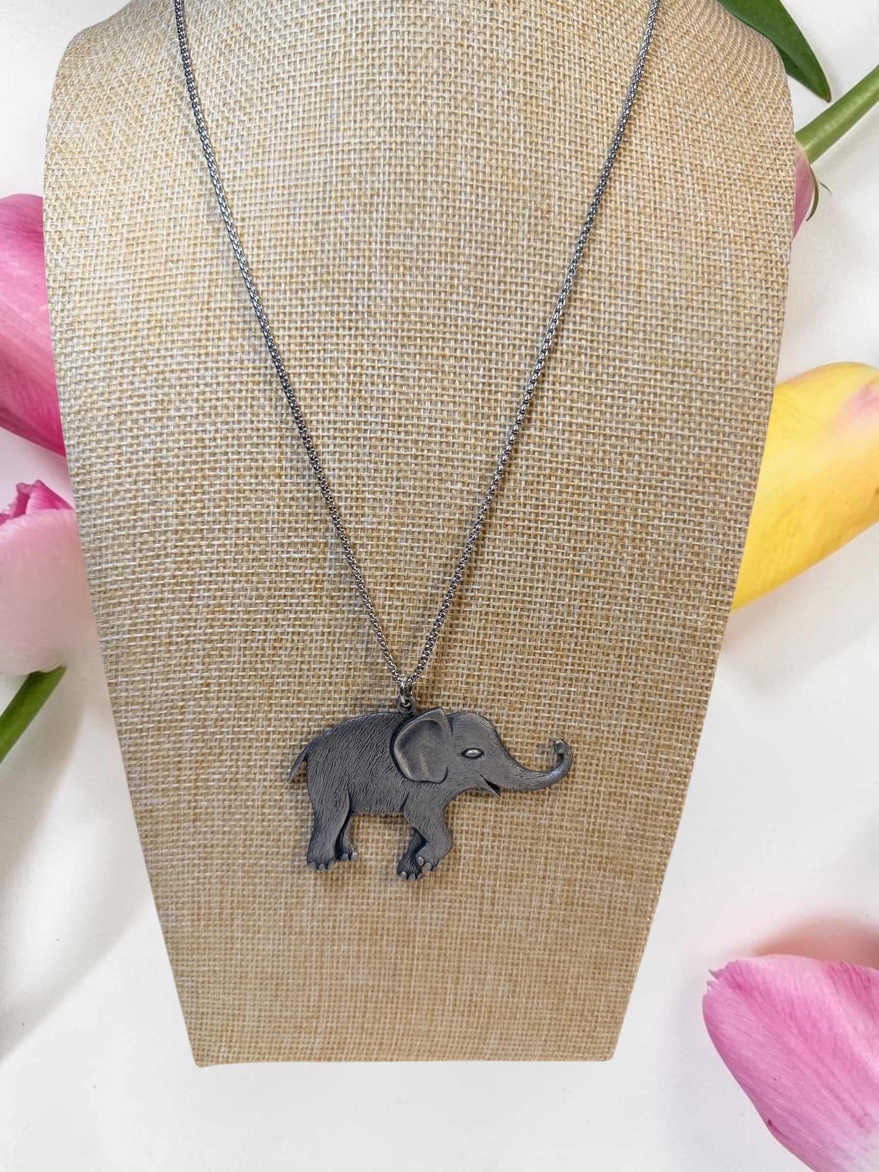 SMILING ELEPHANT NECKLACE