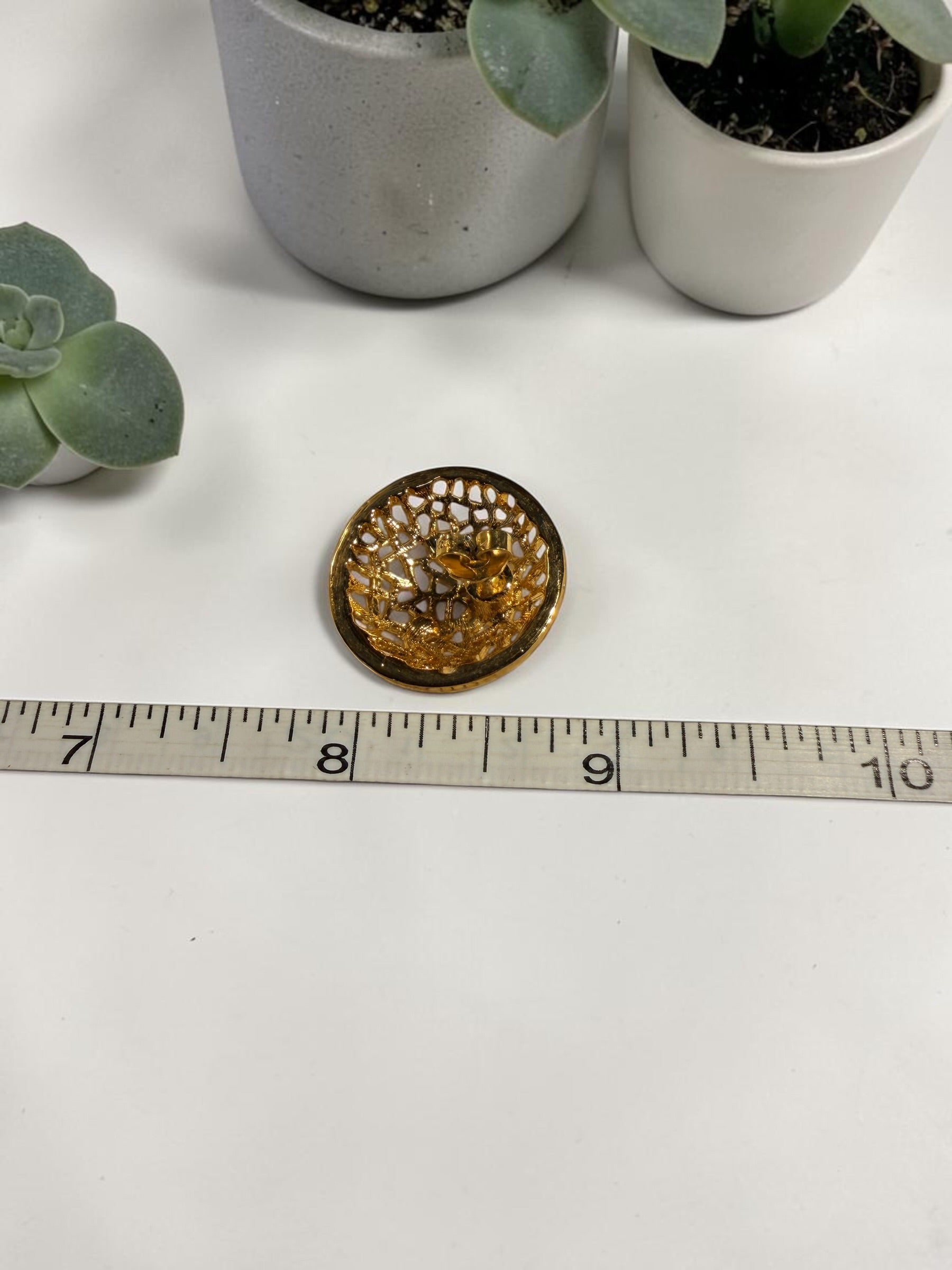 ROUND GOLD TONE FILIGREE EARRINGS