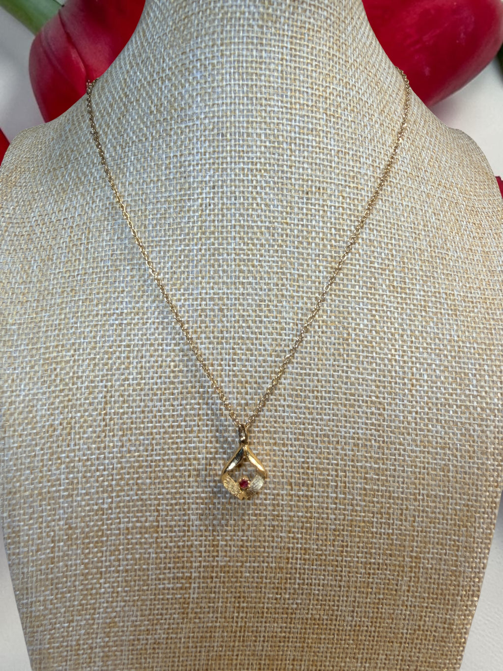 VINTAGE BRUSHED GOLD AND RED RHINESTONE NECKLACE