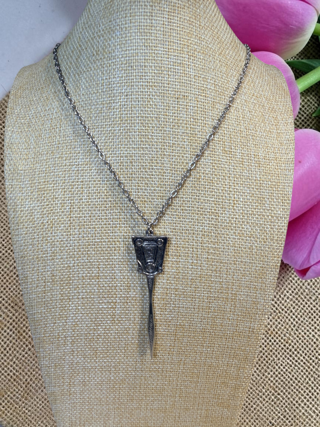 VINTAGE WLF PENDANT NECKLACE