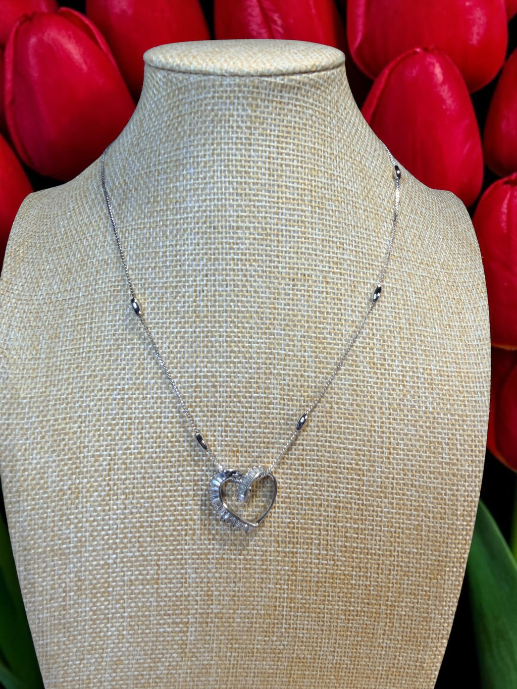 AVON RHINESTONE HEART NECKLACE