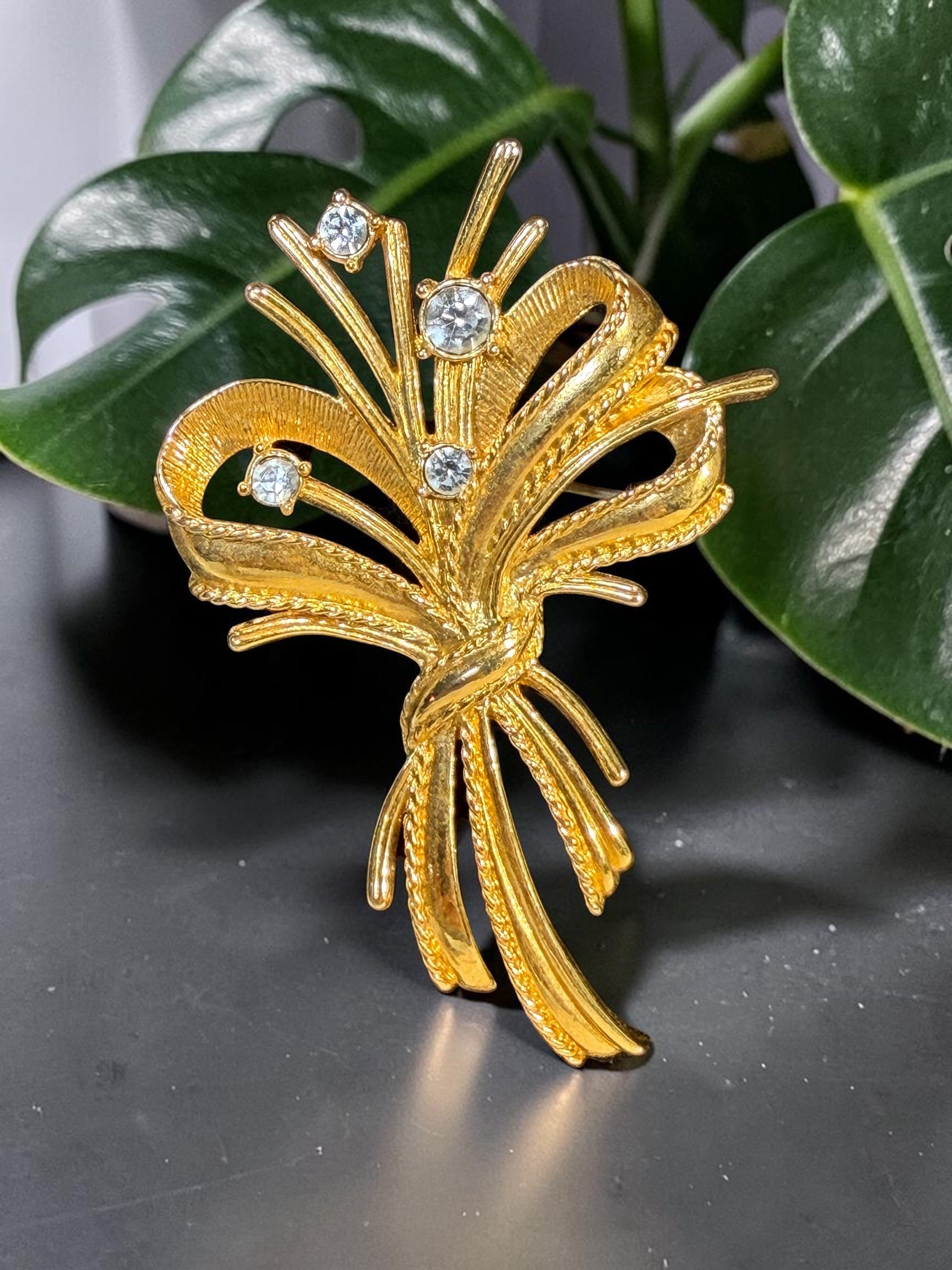 LARGE GOLD RIBBONS AND RHINESTONE BROOCH