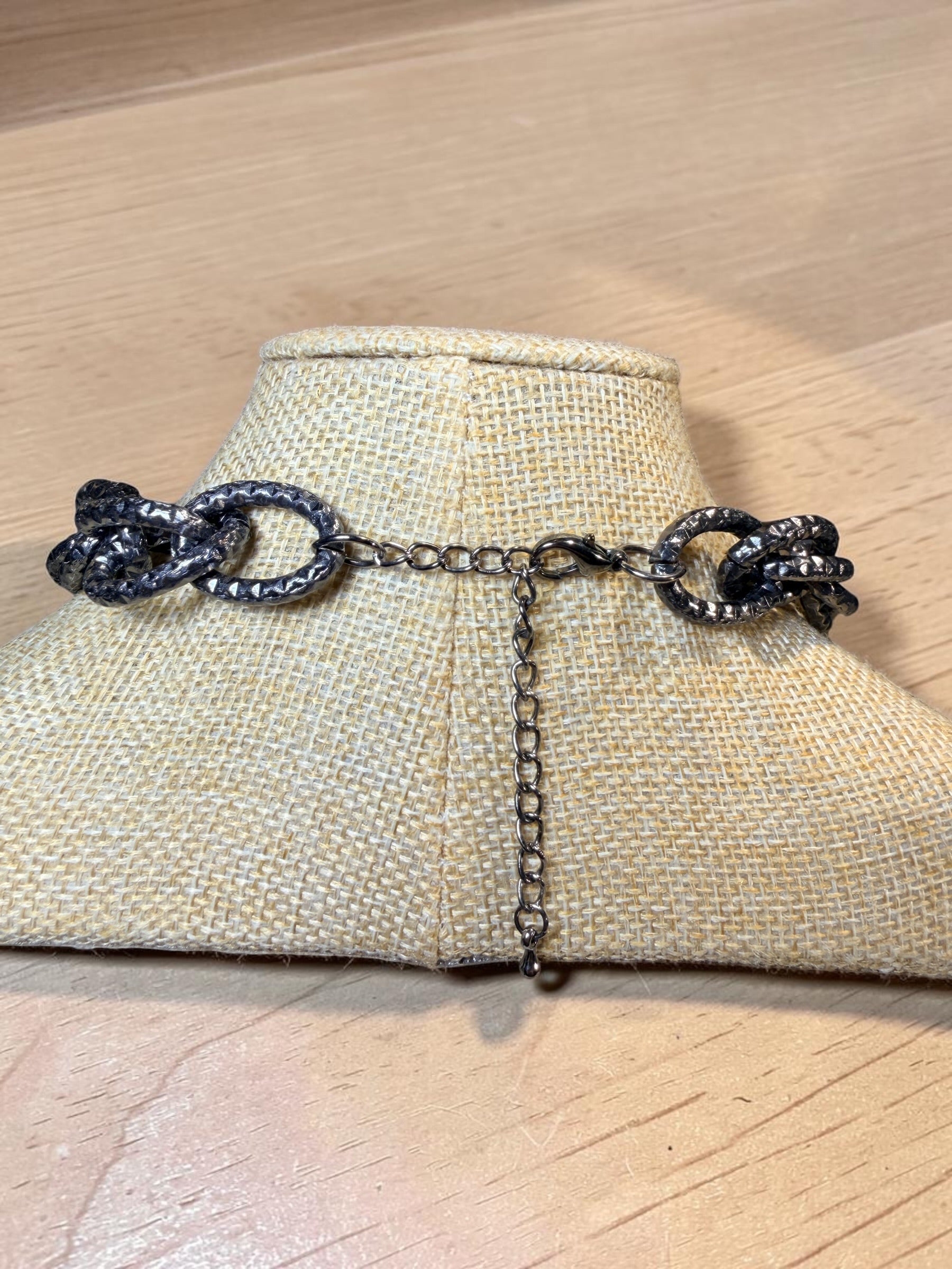 BLACK HAMMERED LINK NECKLACE