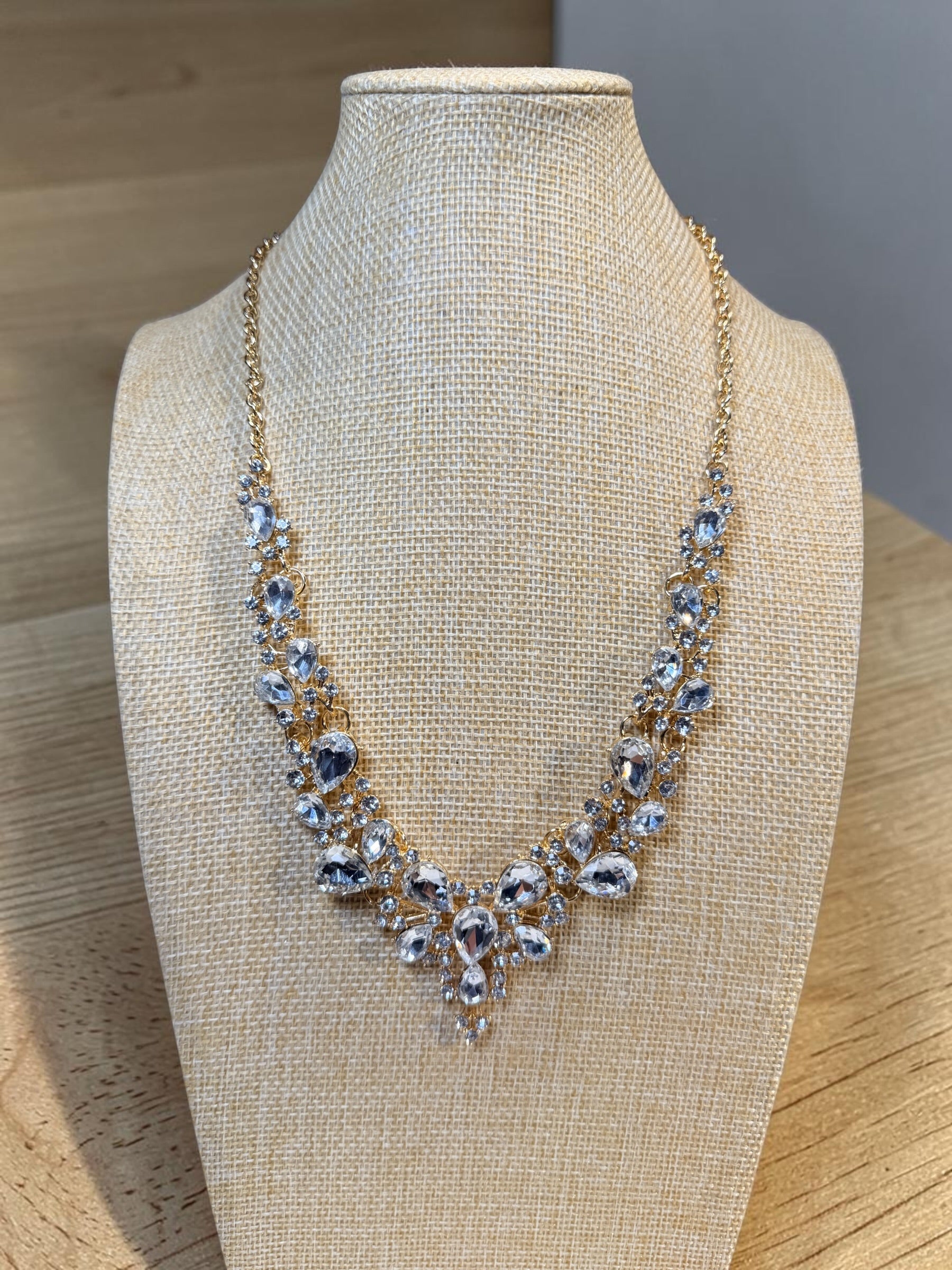 GREAT DESIGN BRAND RHINESTONE NECKLACE