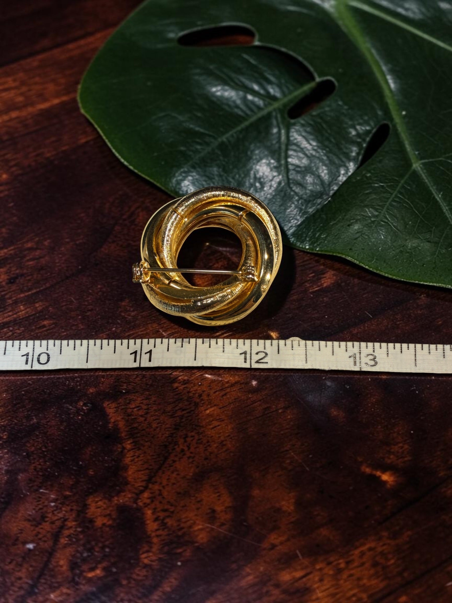 GOLD AND PEARL BROOCH