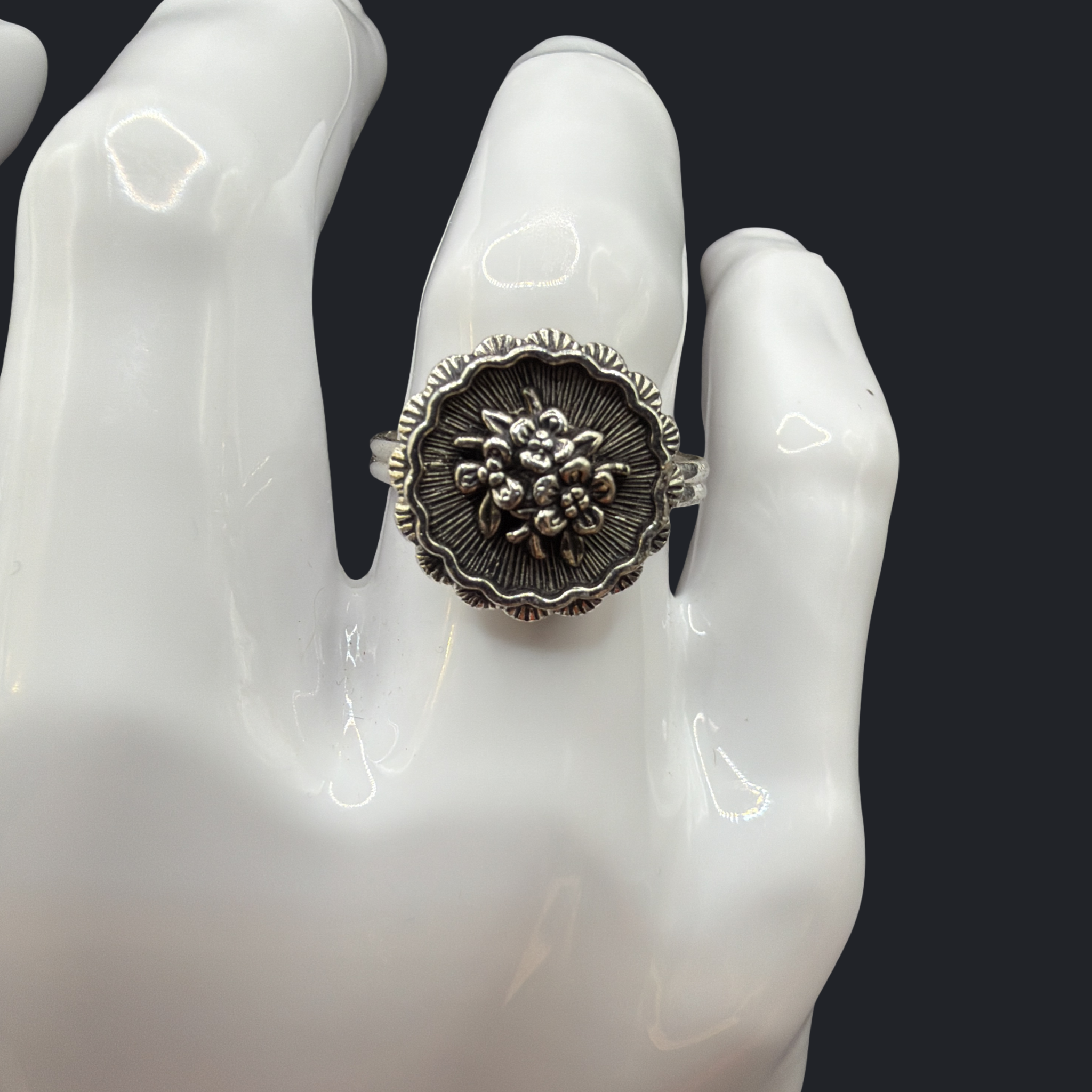SARAH COVENTRY SILVER TONE FLORAL RING