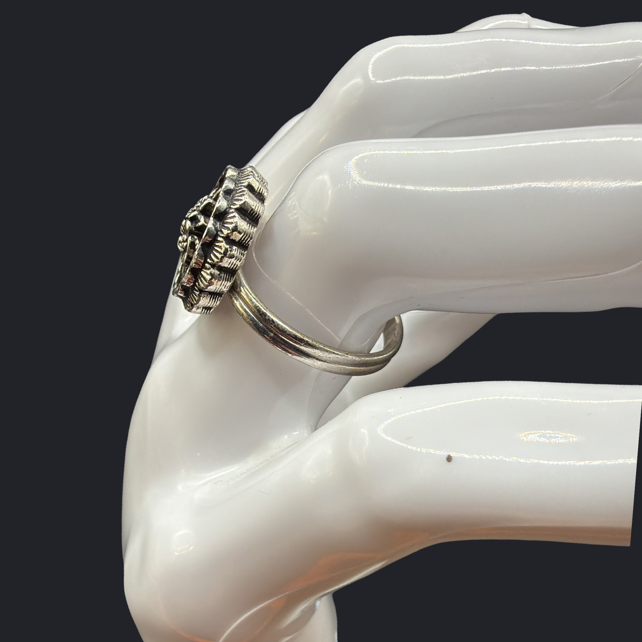 SARAH COVENTRY SILVER TONE FLORAL RING