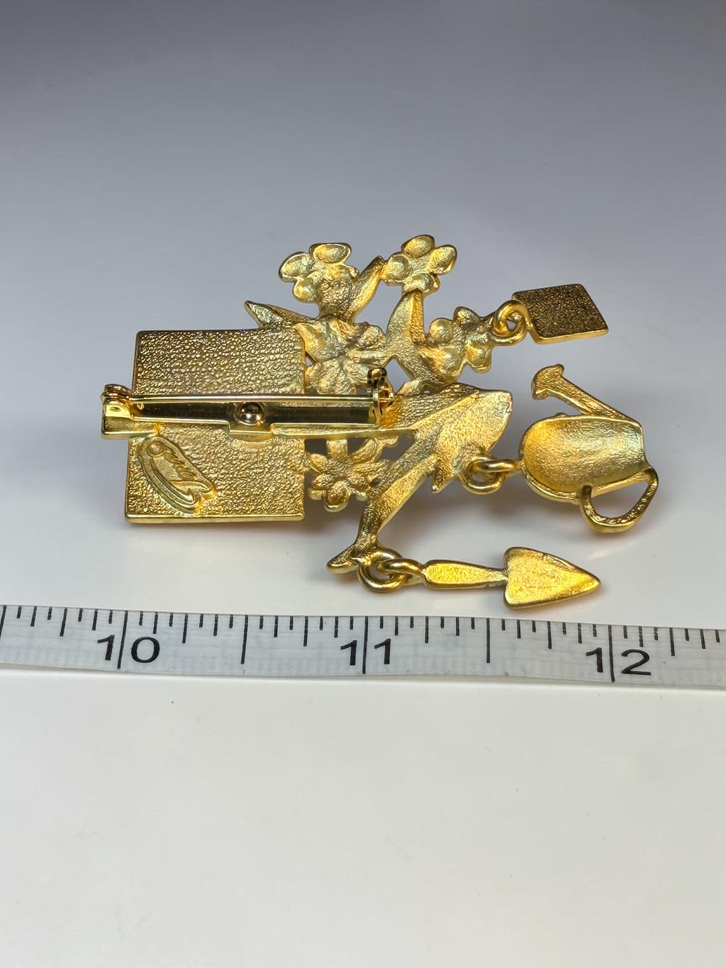 TARA WEEKEND GARDNER BROOCH
