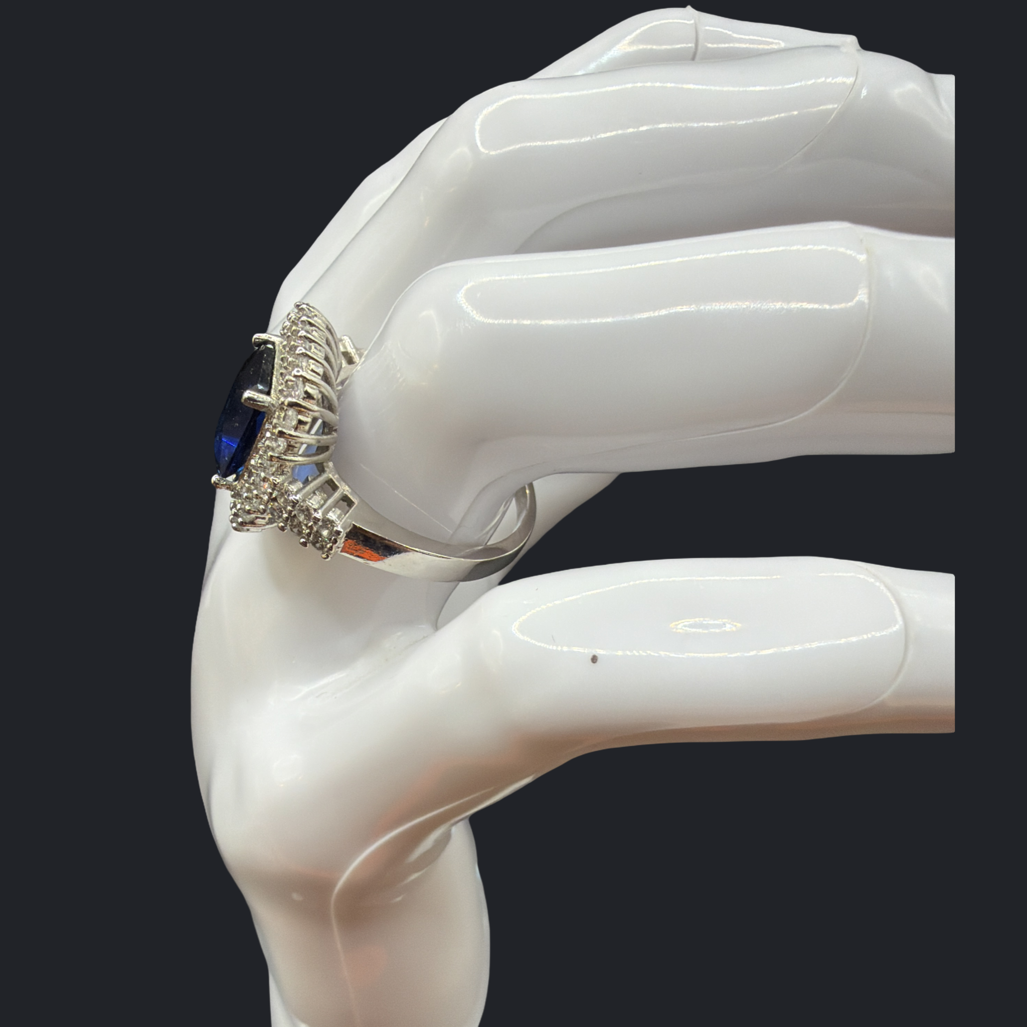 COSTUME SILVER TONE BLUE GLASS CENTER RING