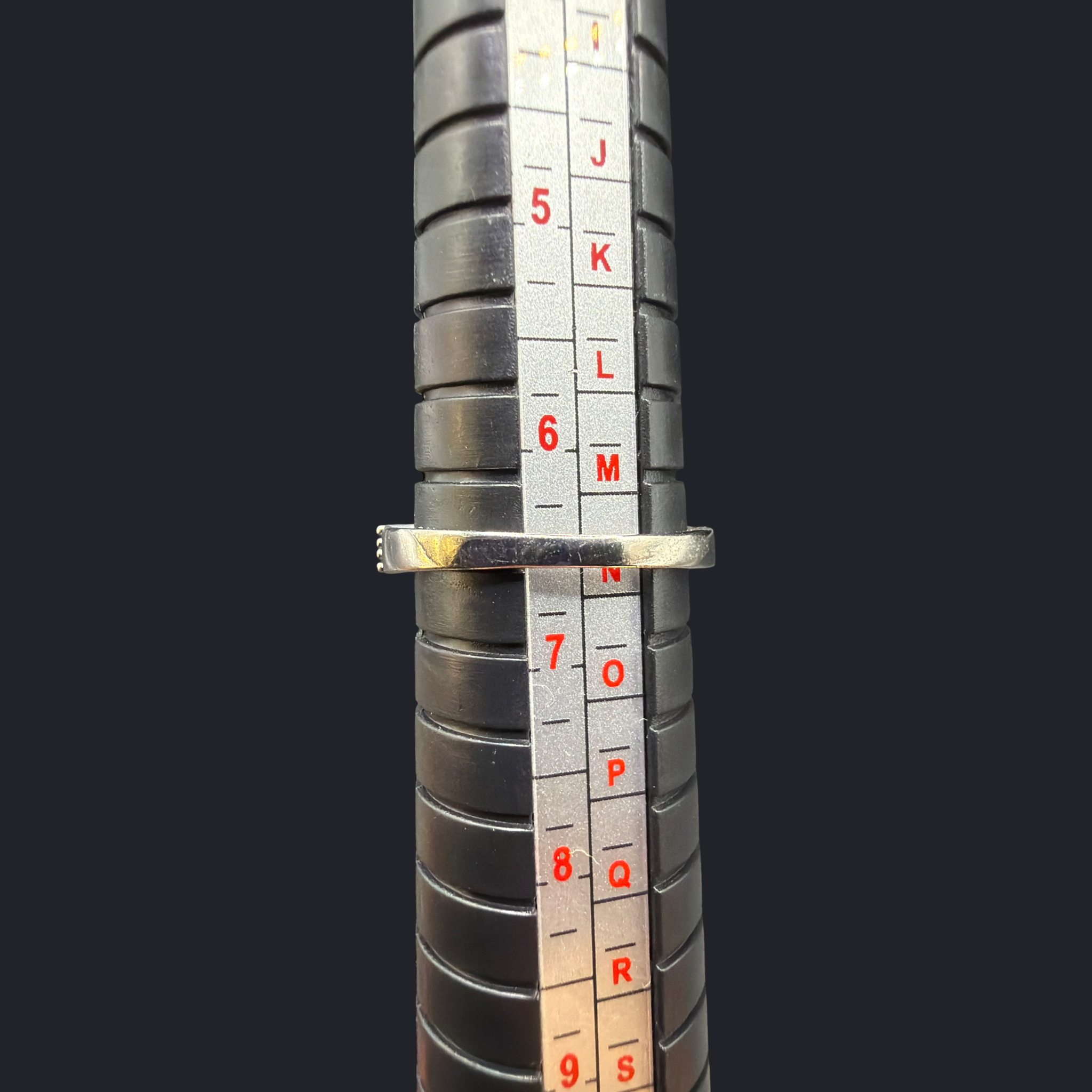 COSTUME SILVER TONE BLUE GLASS CENTER RING