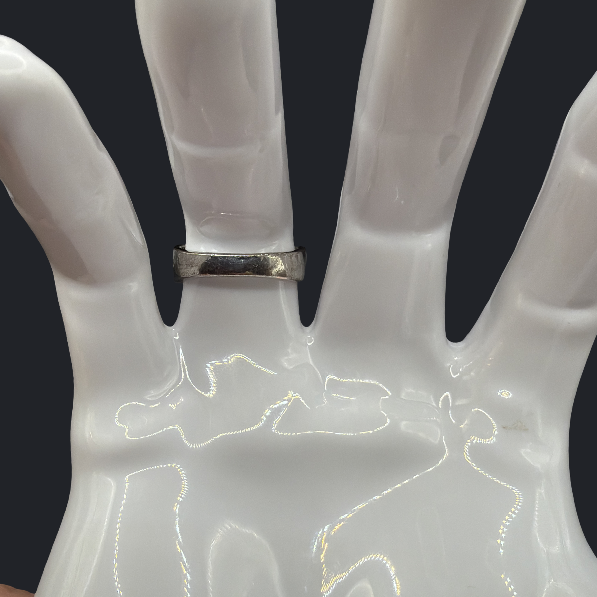 COSTUME GREEN GLASS RING