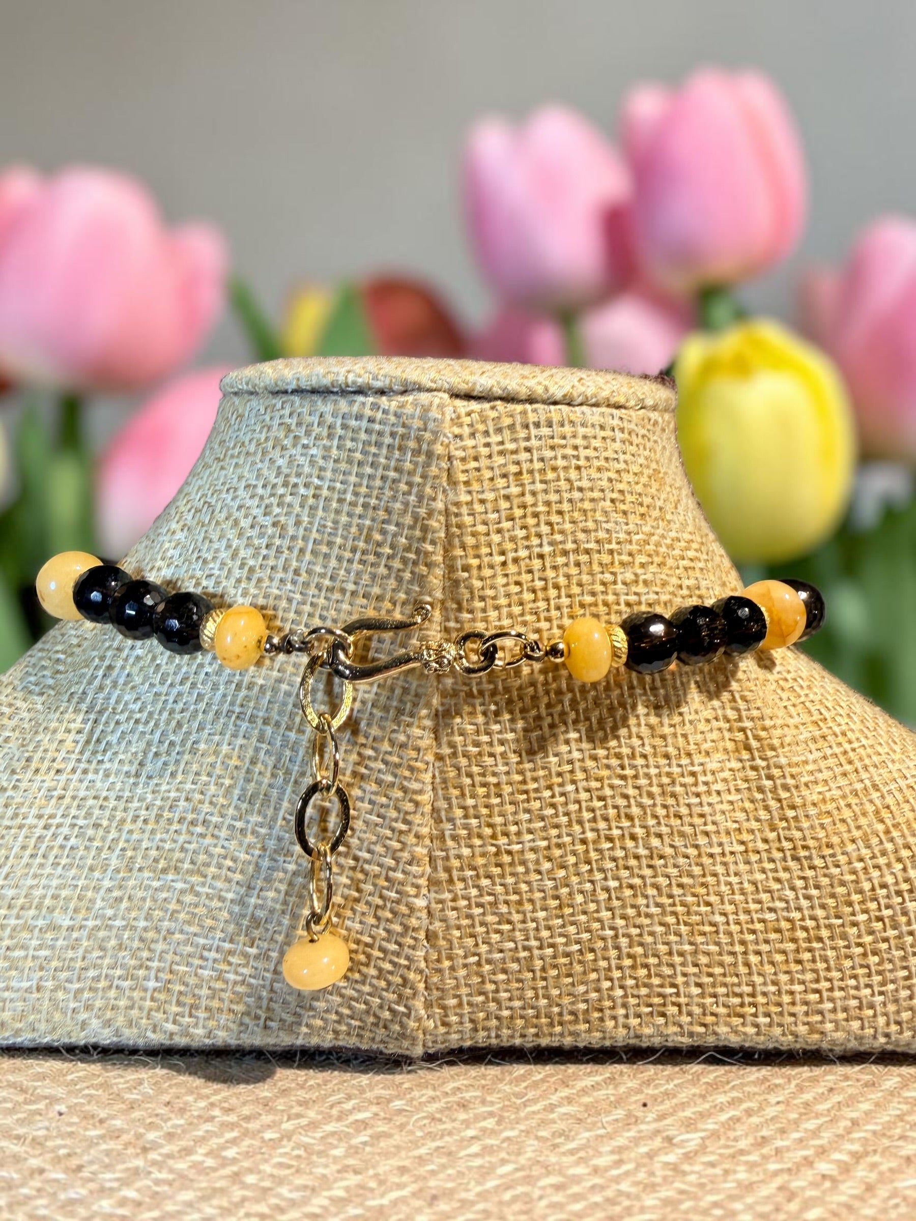 GLASS BEADED NECKLACE