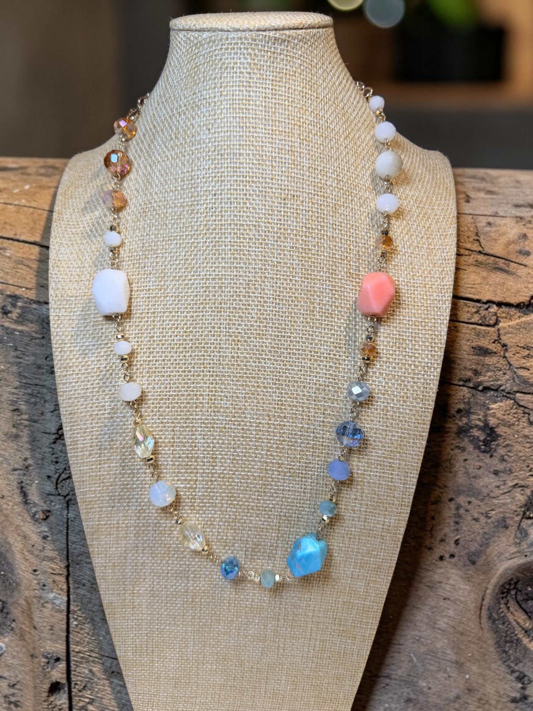 GLASS BEADED NECKLACE