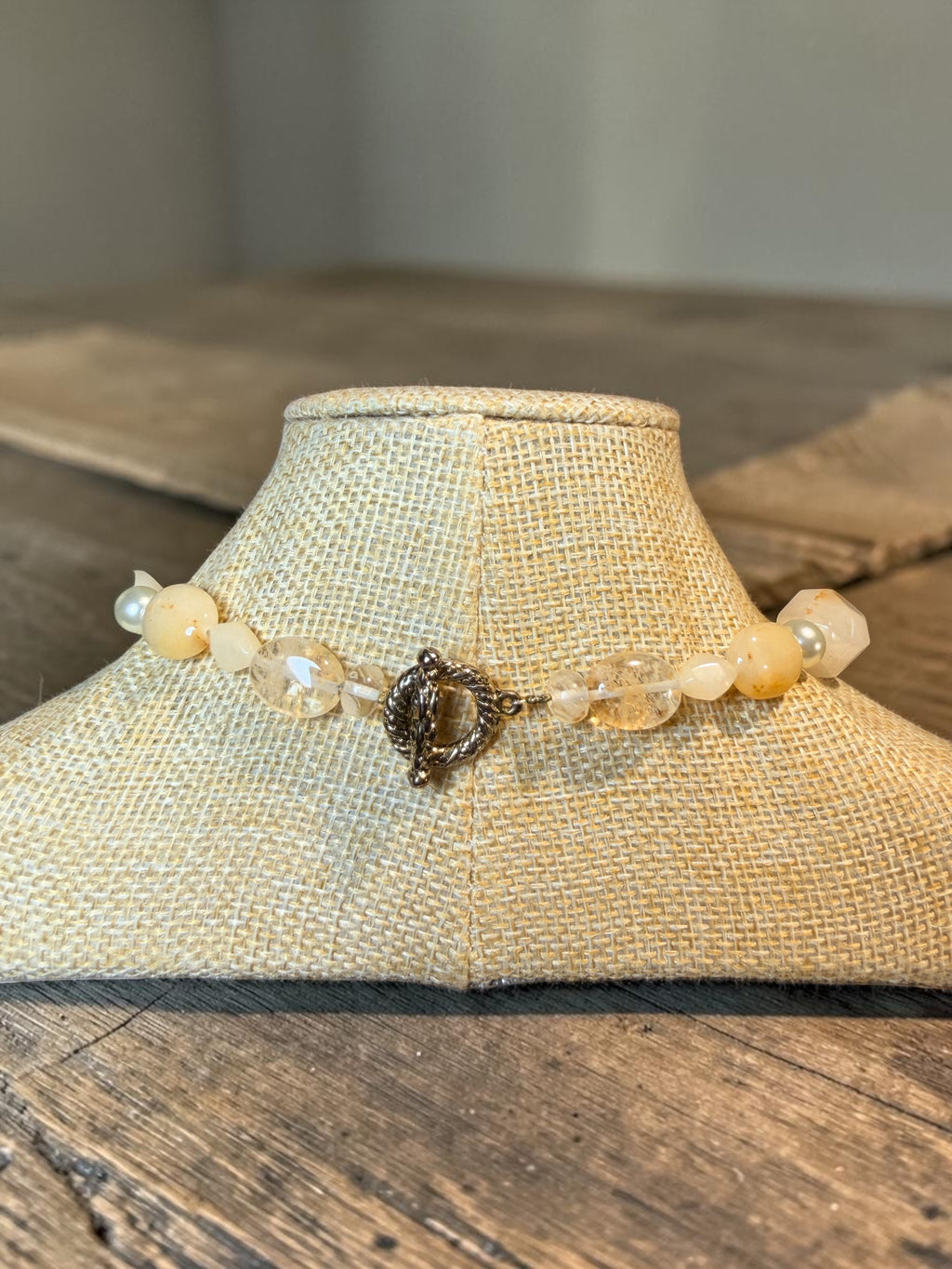 GLASS BEADED NECKLACE