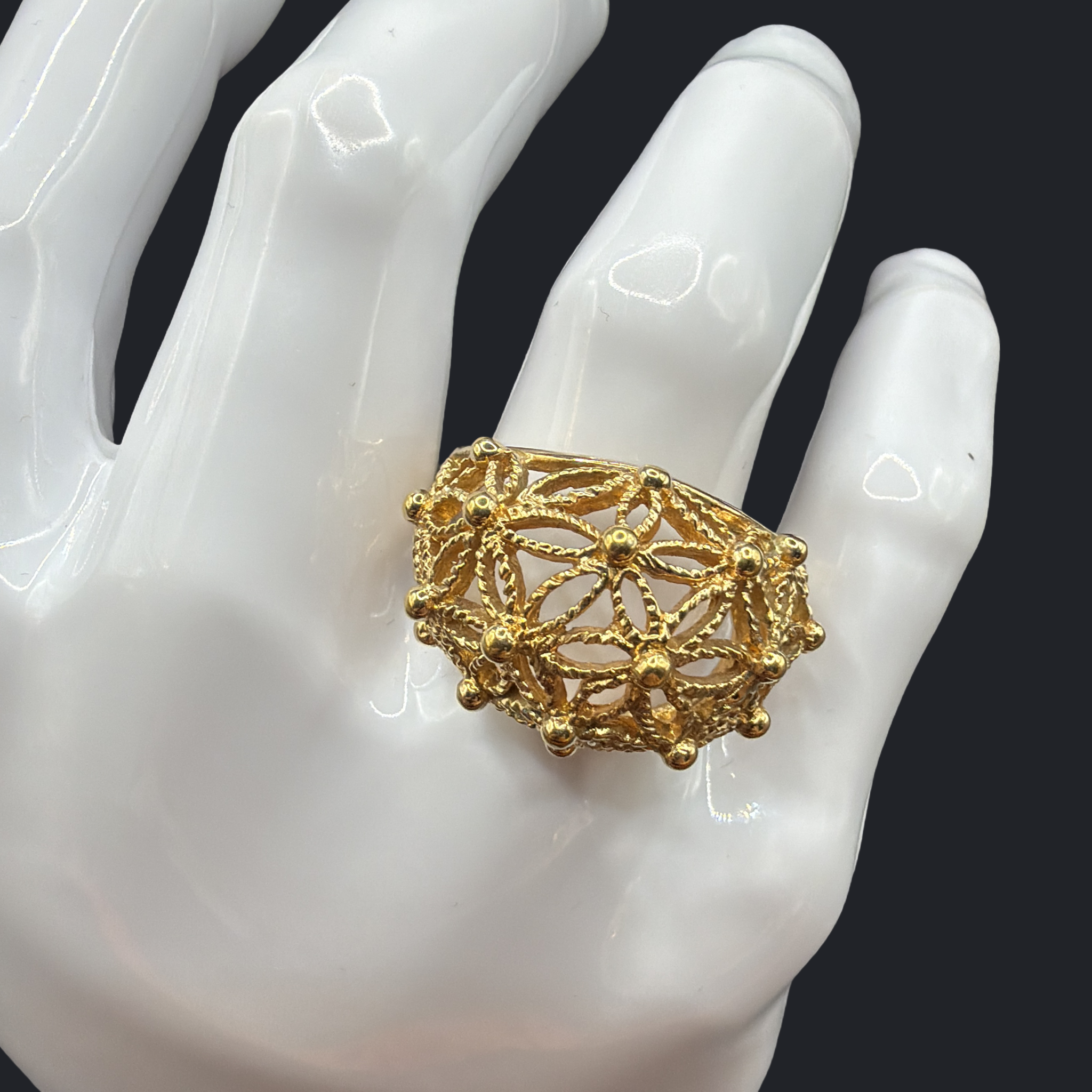 AVON FLORAL DAISY RING