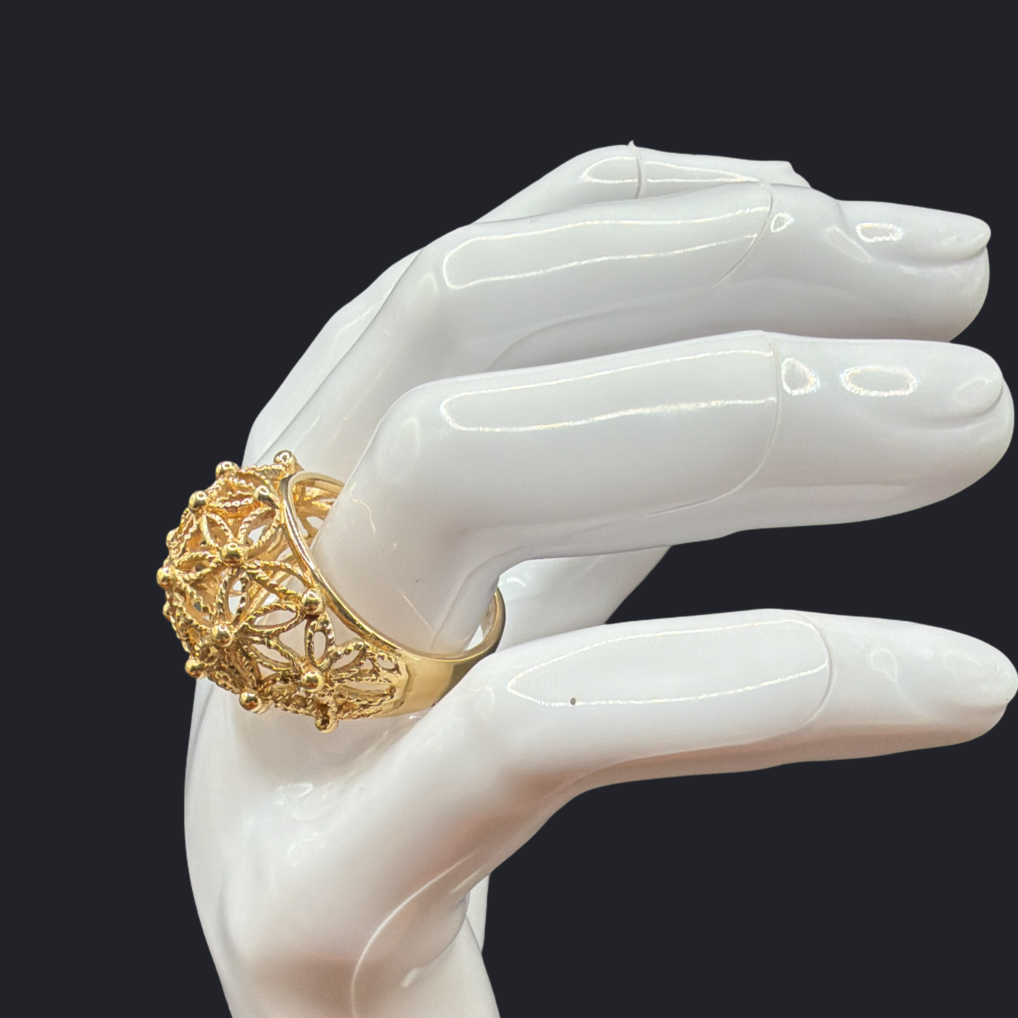 AVON FLORAL DAISY RING