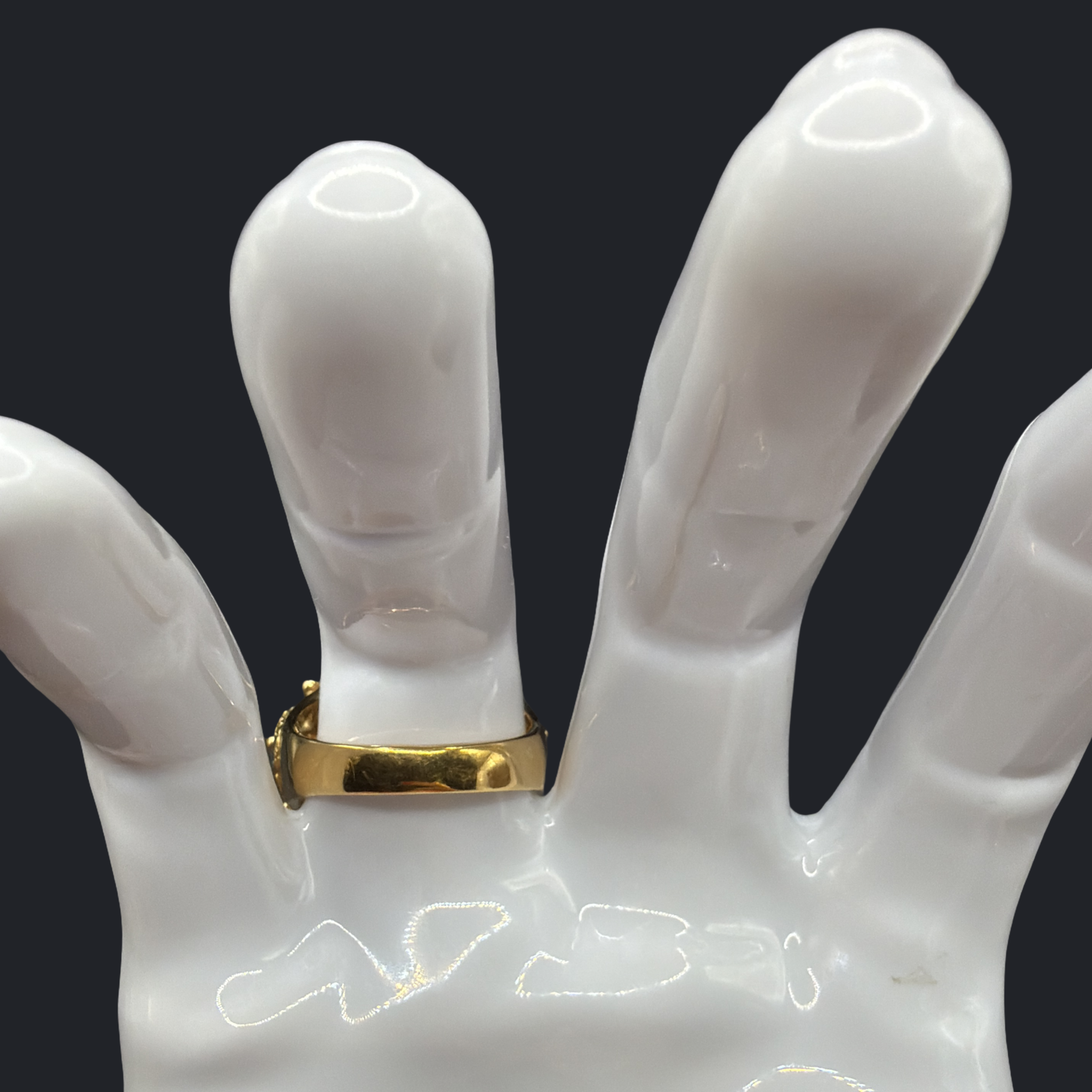 AVON FLORAL DAISY RING