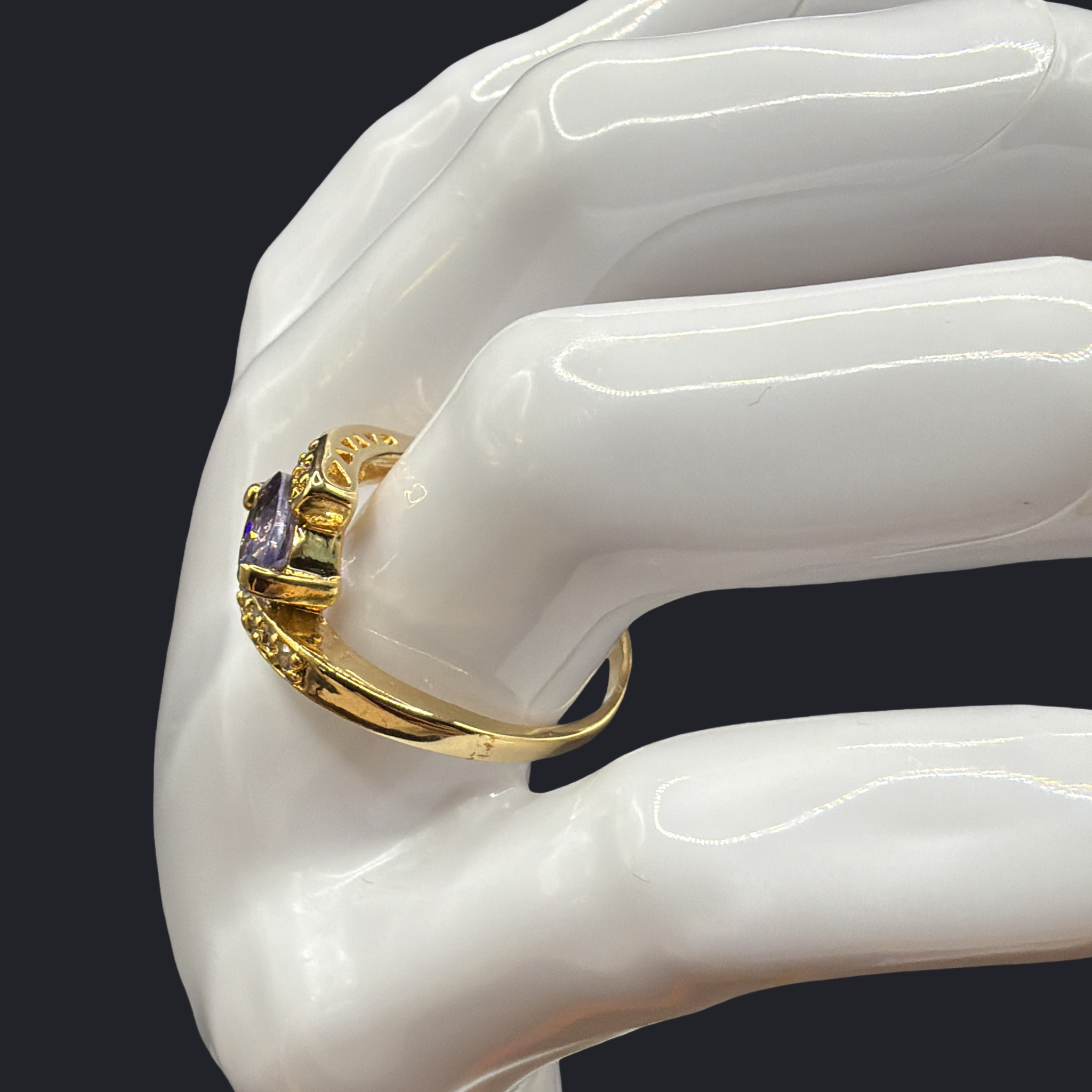 OVAL CUT GLASS STONE RING