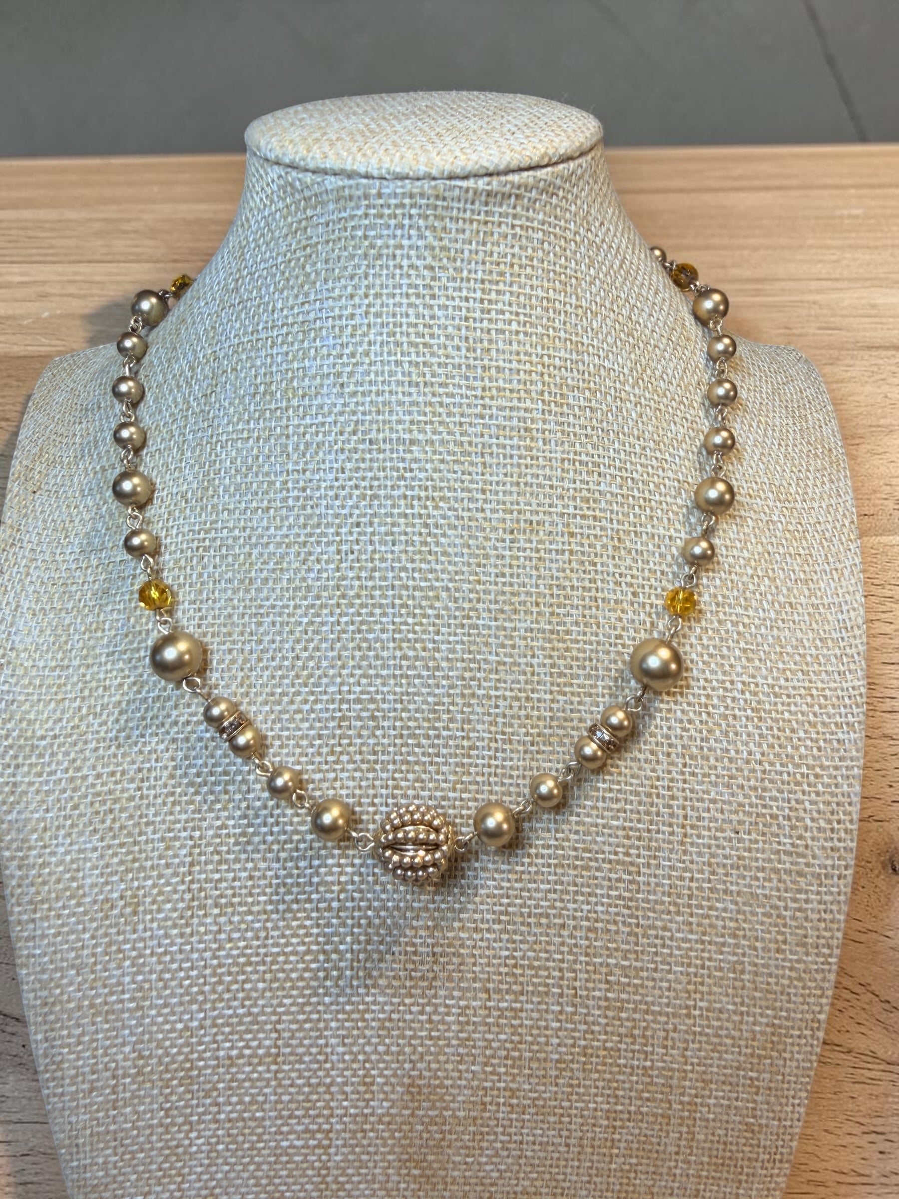 GOLD GLASS BEAD NECKLACE