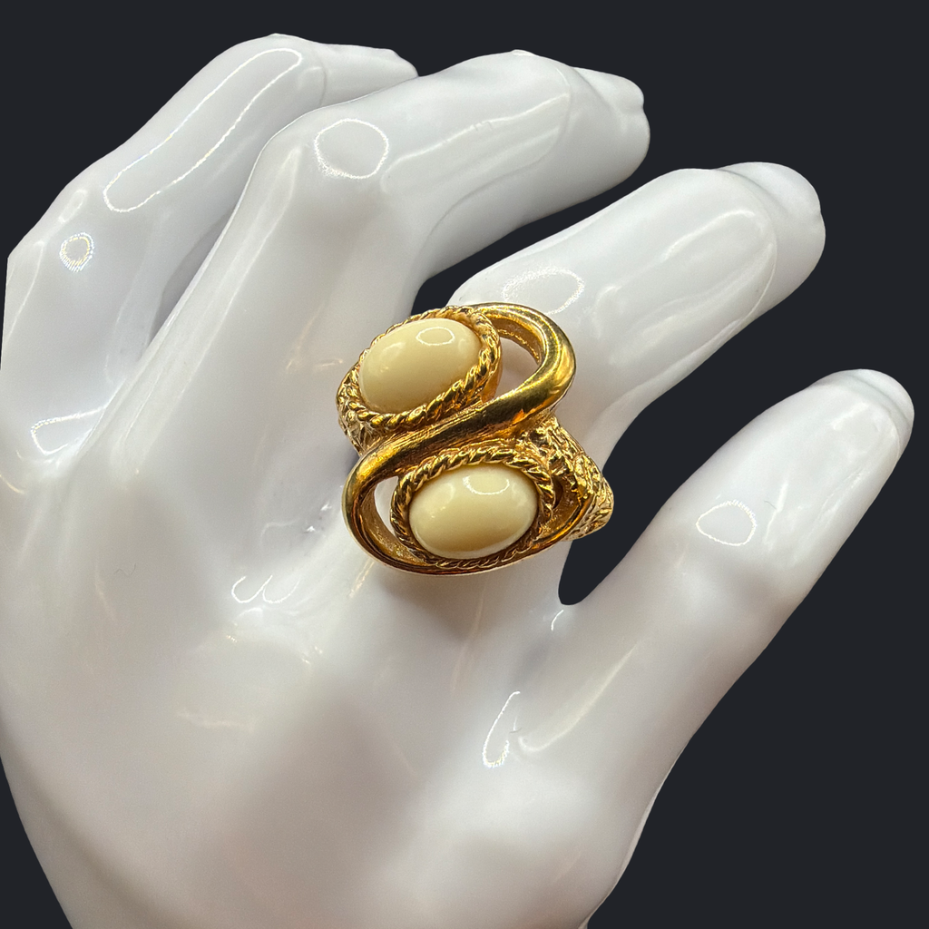 SATIN SANDS VINTAGE SARAH COVENTRY RING