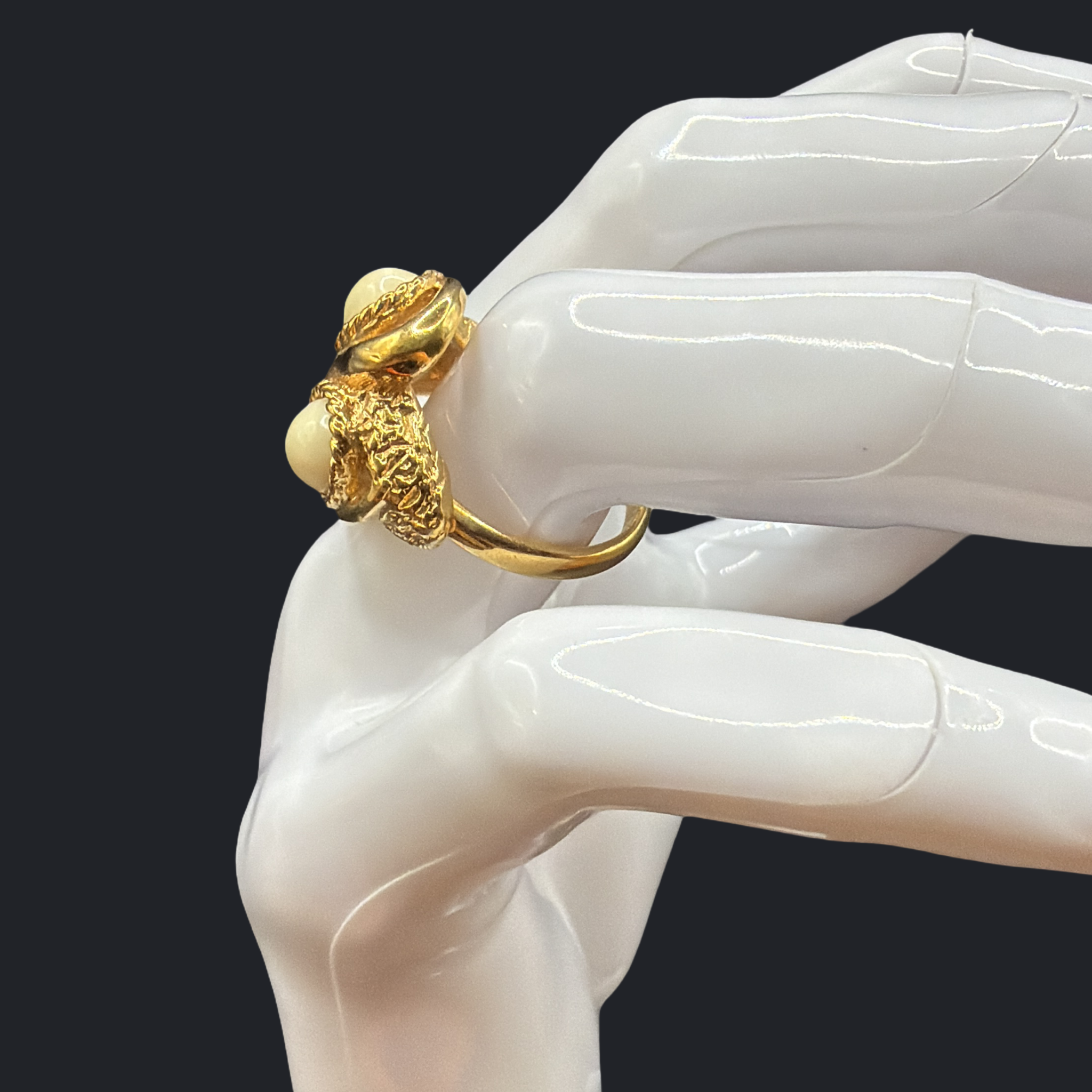 SATIN SANDS VINTAGE SARAH COVENTRY RING