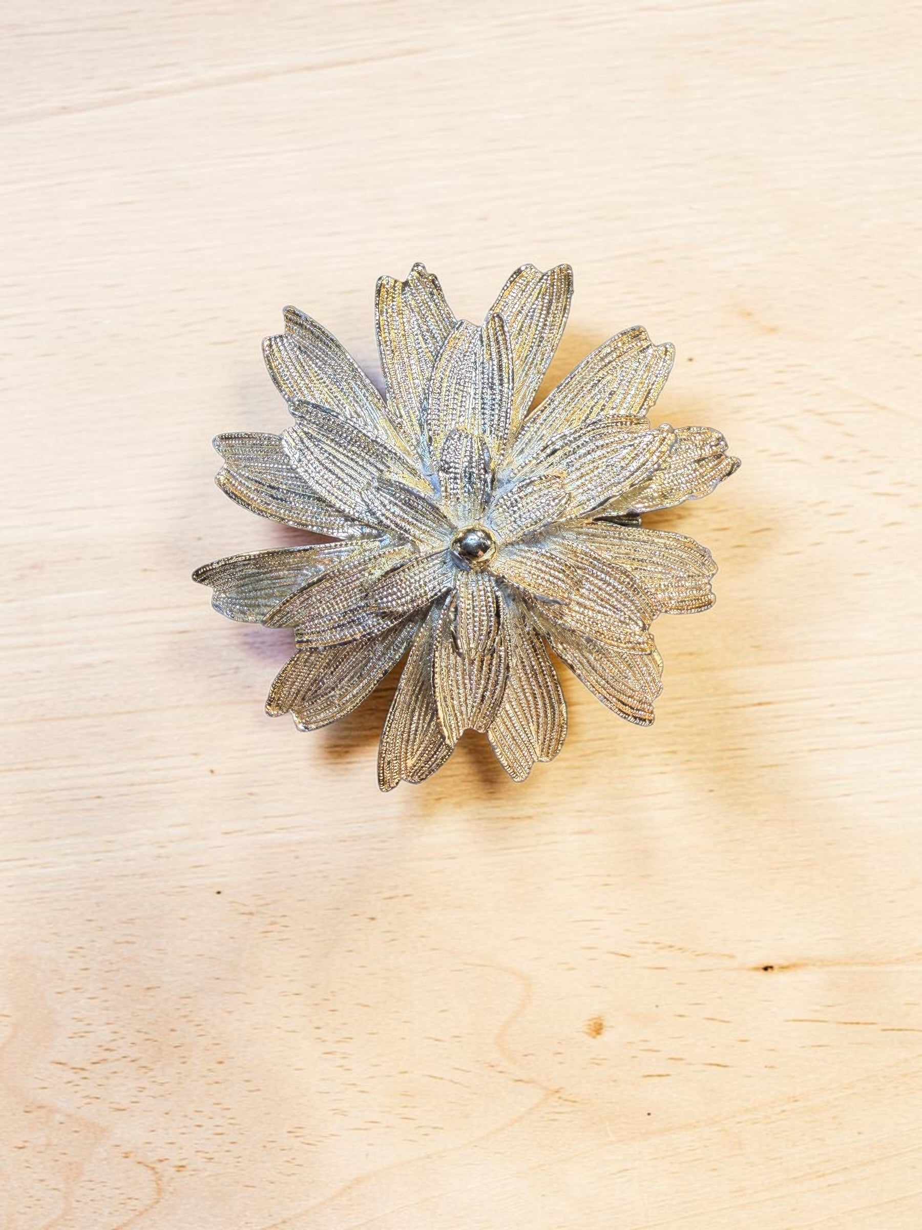 VINTAGE GOLD FLORAL BROOCH