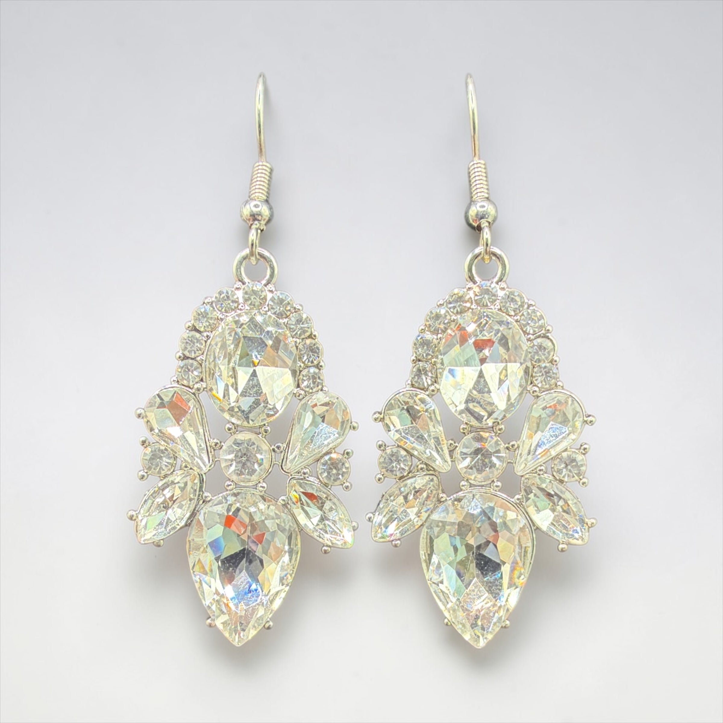 GLASS CLEAR TEARDROP STONES EARRINGS