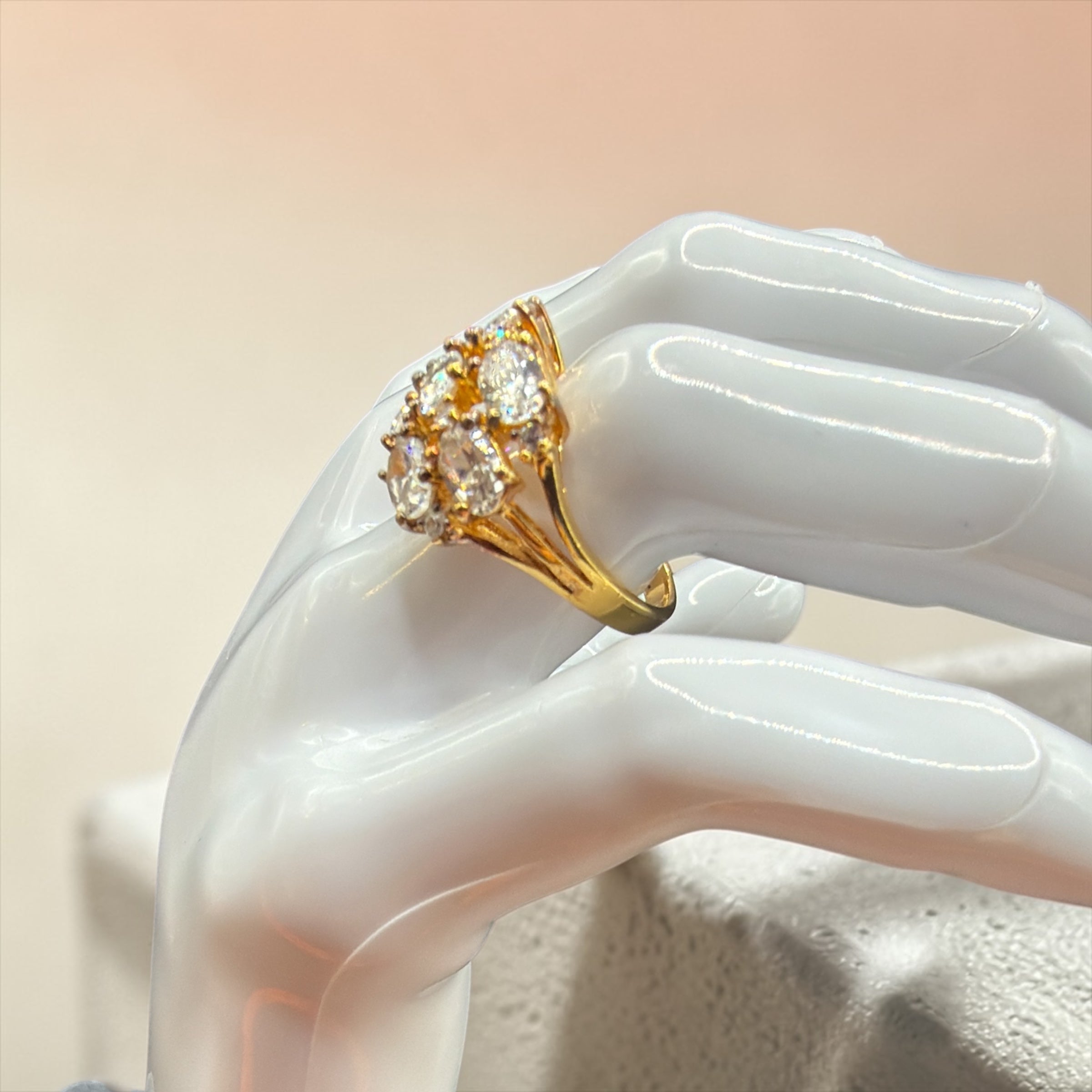 CLEAR RHINESTONE RING