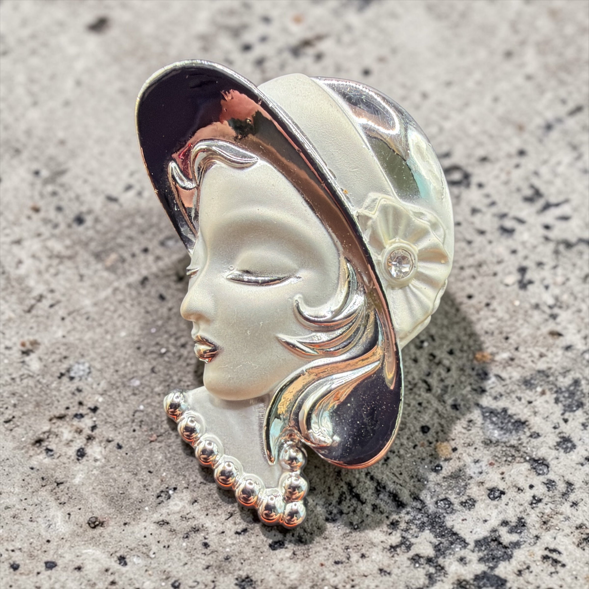 BEAUTIFUL LADY. BROOCH