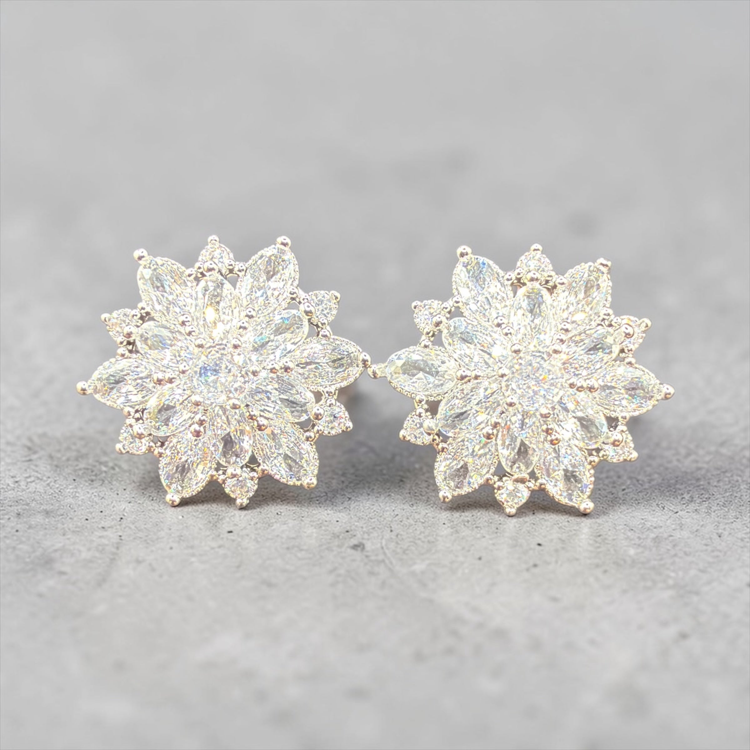 GLASS SNOWFLAKE EARRINGS