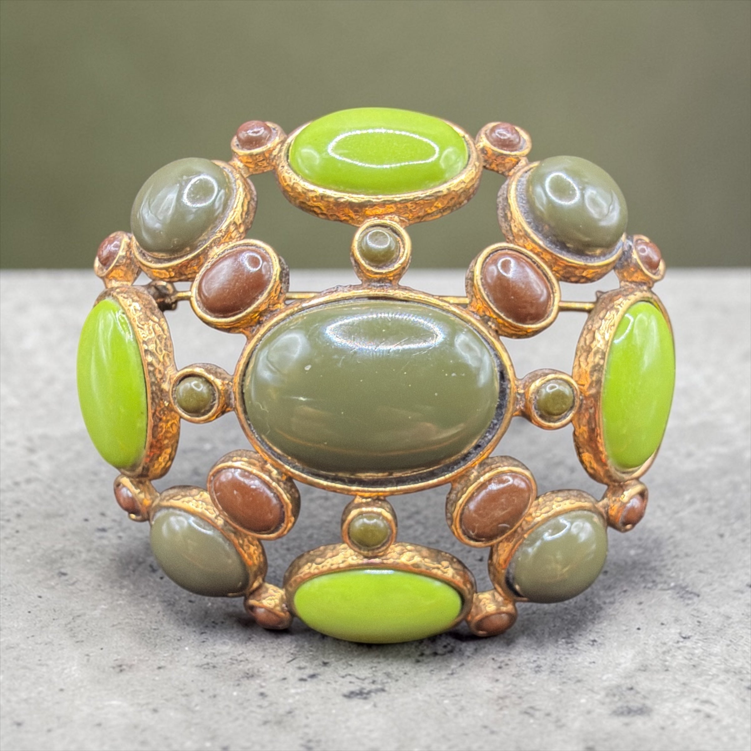 LARGE GREEN AND BROWN BROOCH