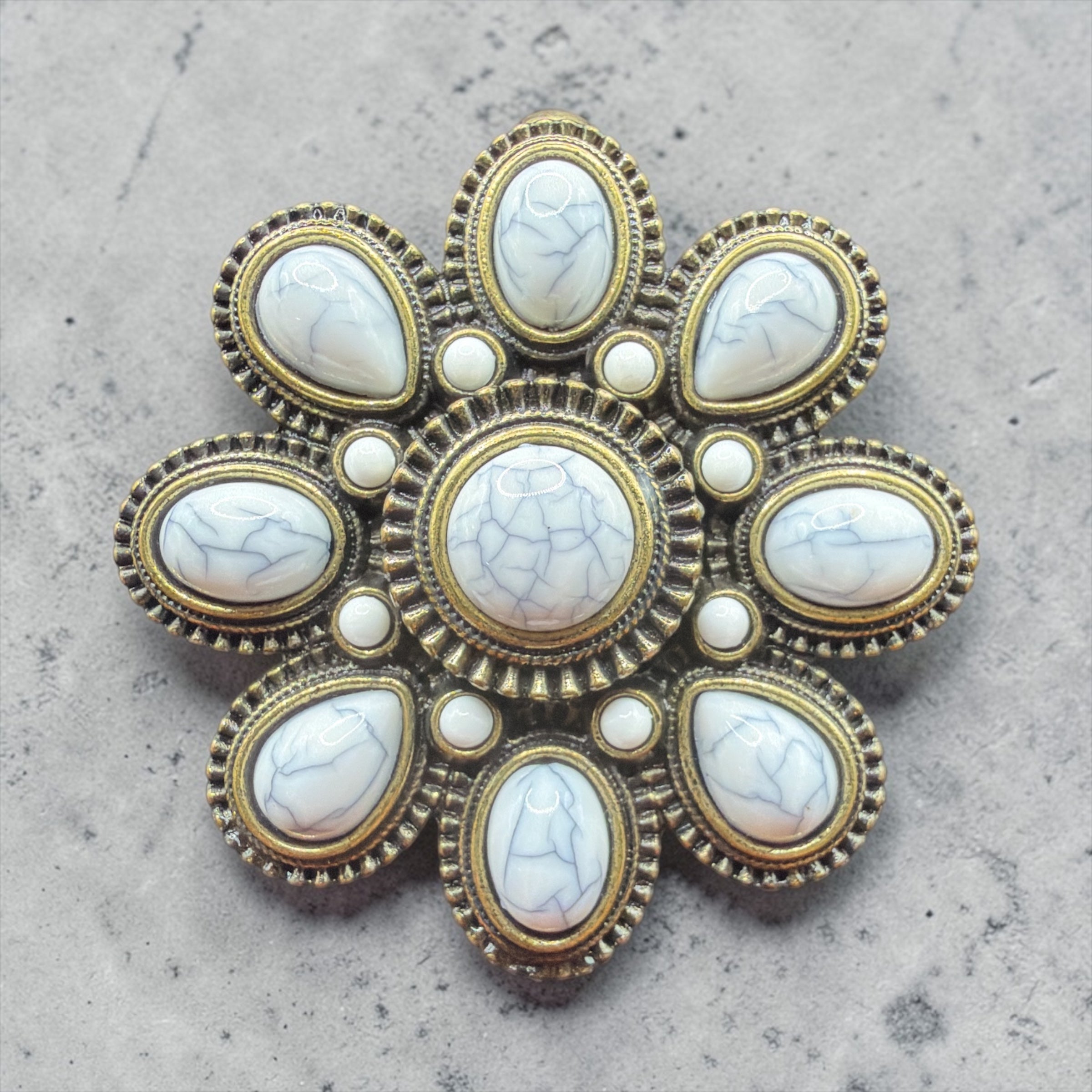 LARGE PREMIER DESIGNS PENDANT OR BROOCH
