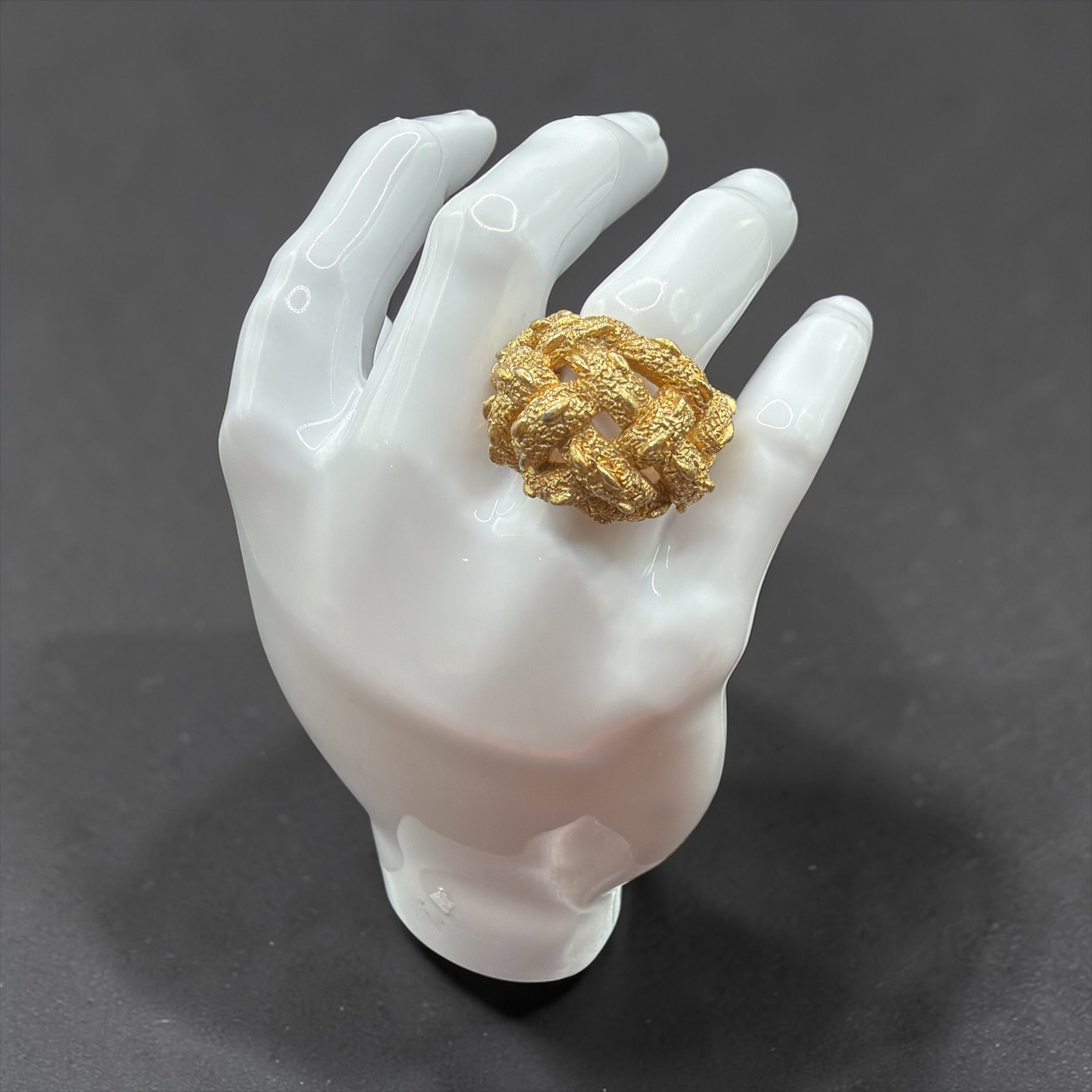 VINTAGE RUSTIC GOLD TONE RING