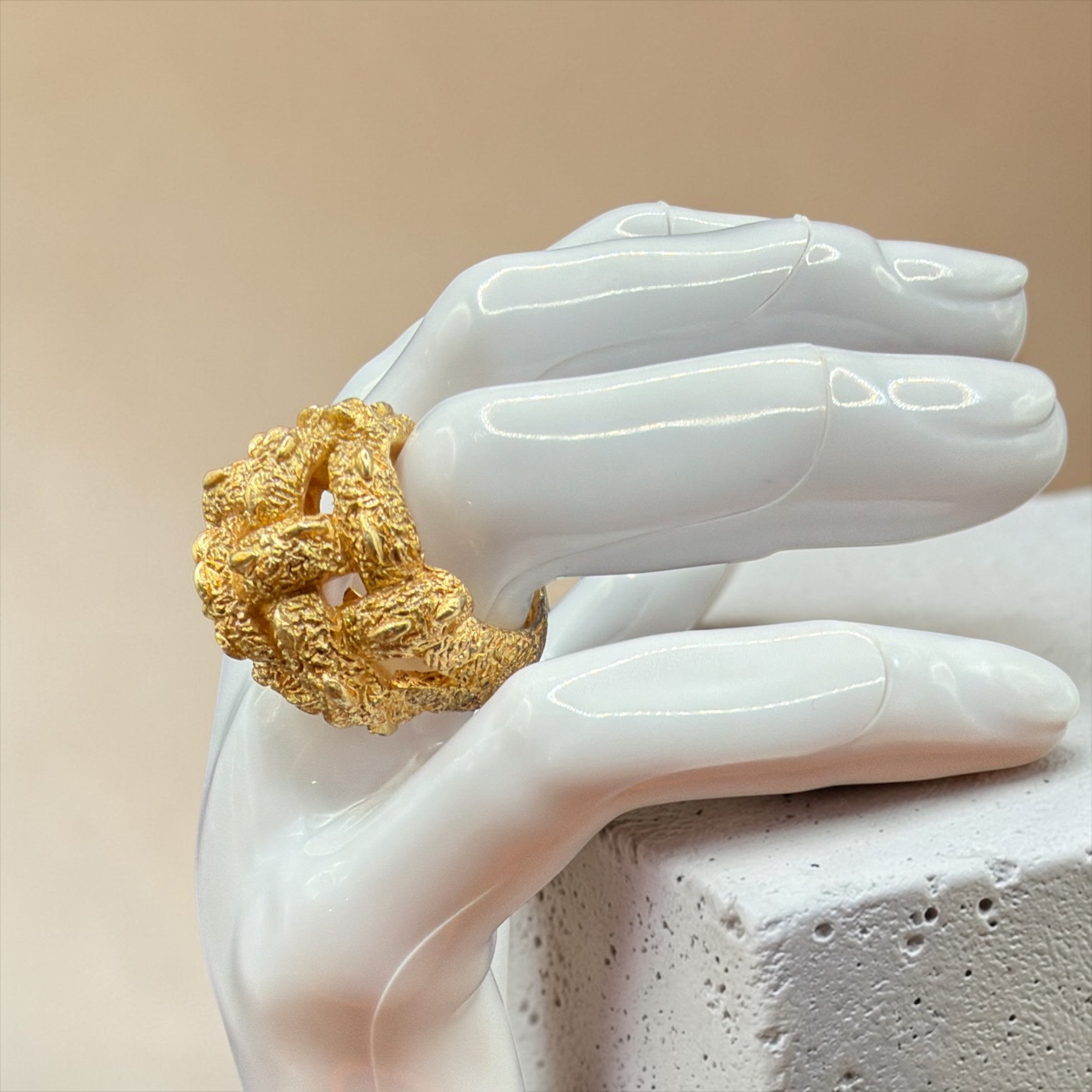 VINTAGE RUSTIC GOLD TONE RING