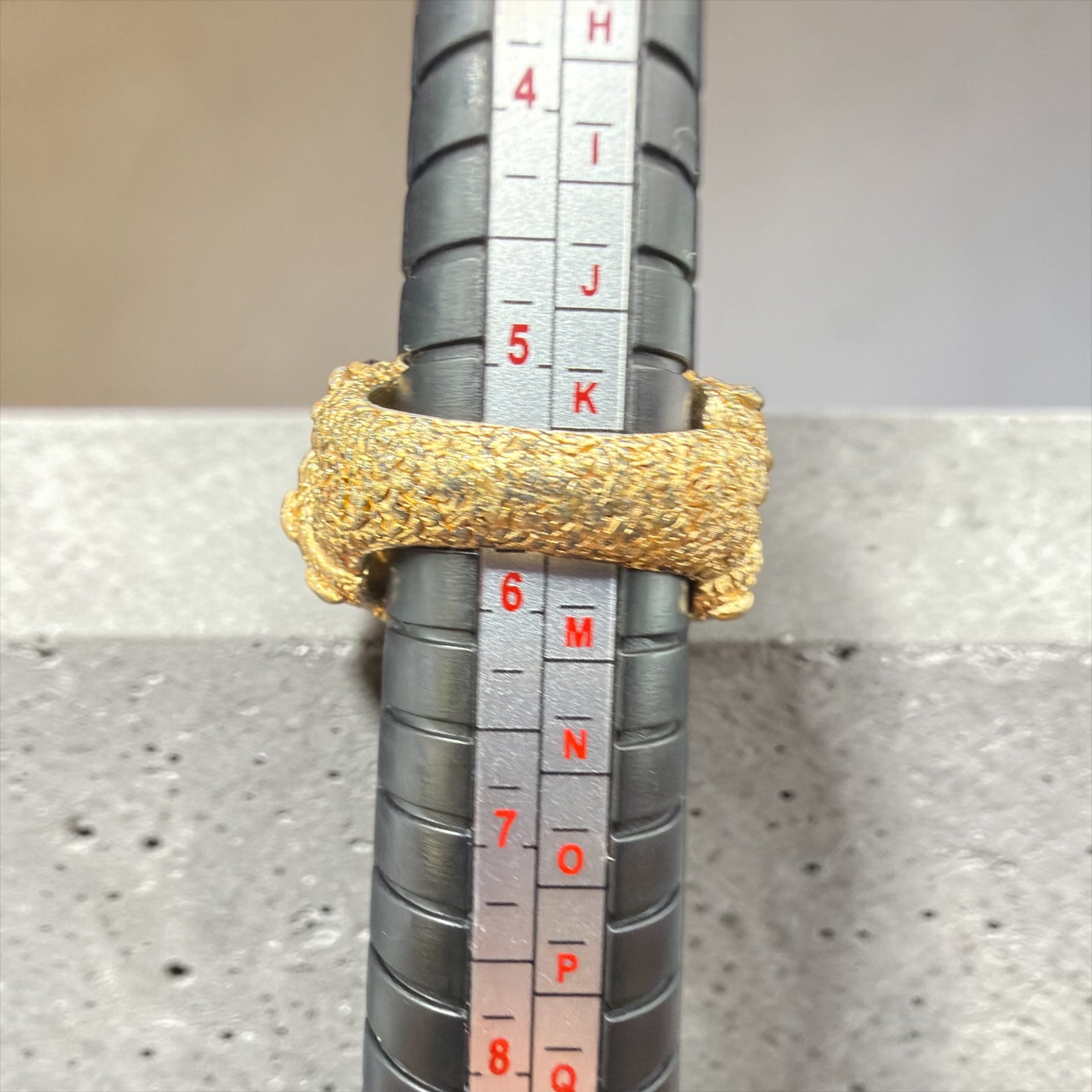 VINTAGE RUSTIC GOLD TONE RING