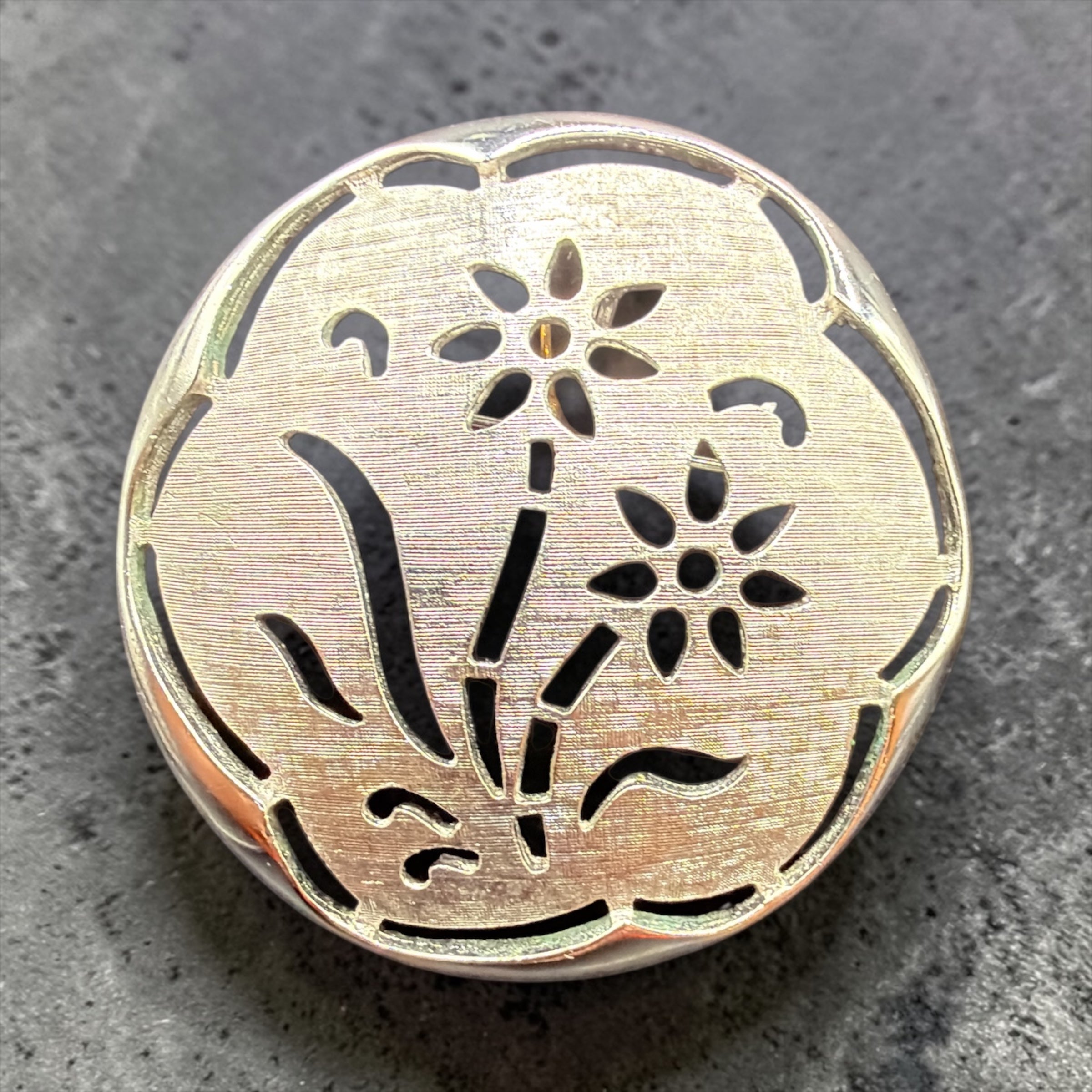 VINTAGE SARAH COVENTRY PENDANT OR BROOCH